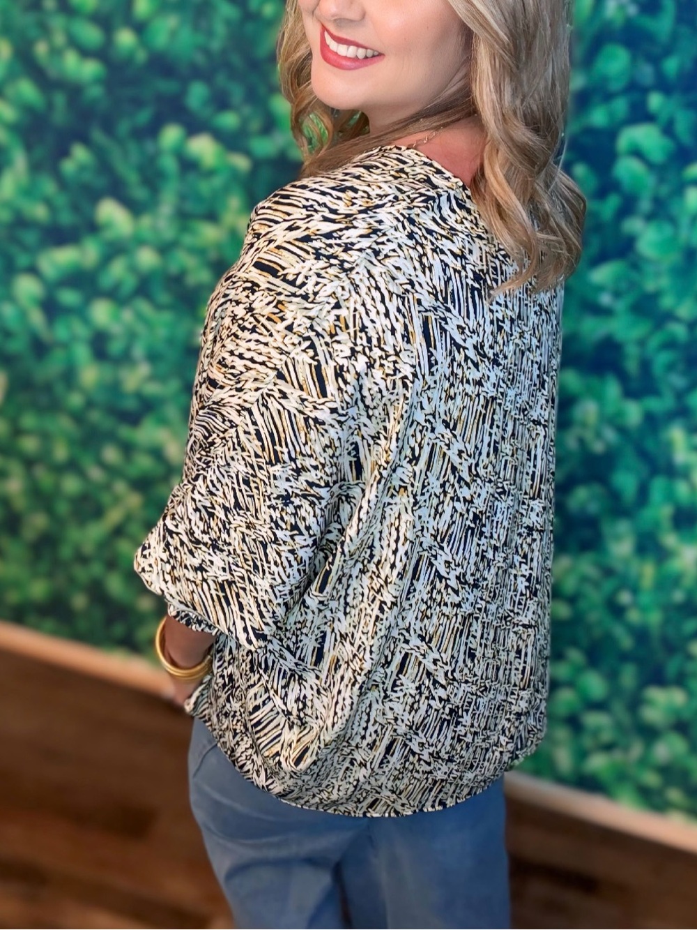 V-Neck Abstract Print Tunic in Black, Sage, and Cream Top 3XL - Picture 4 of 4
